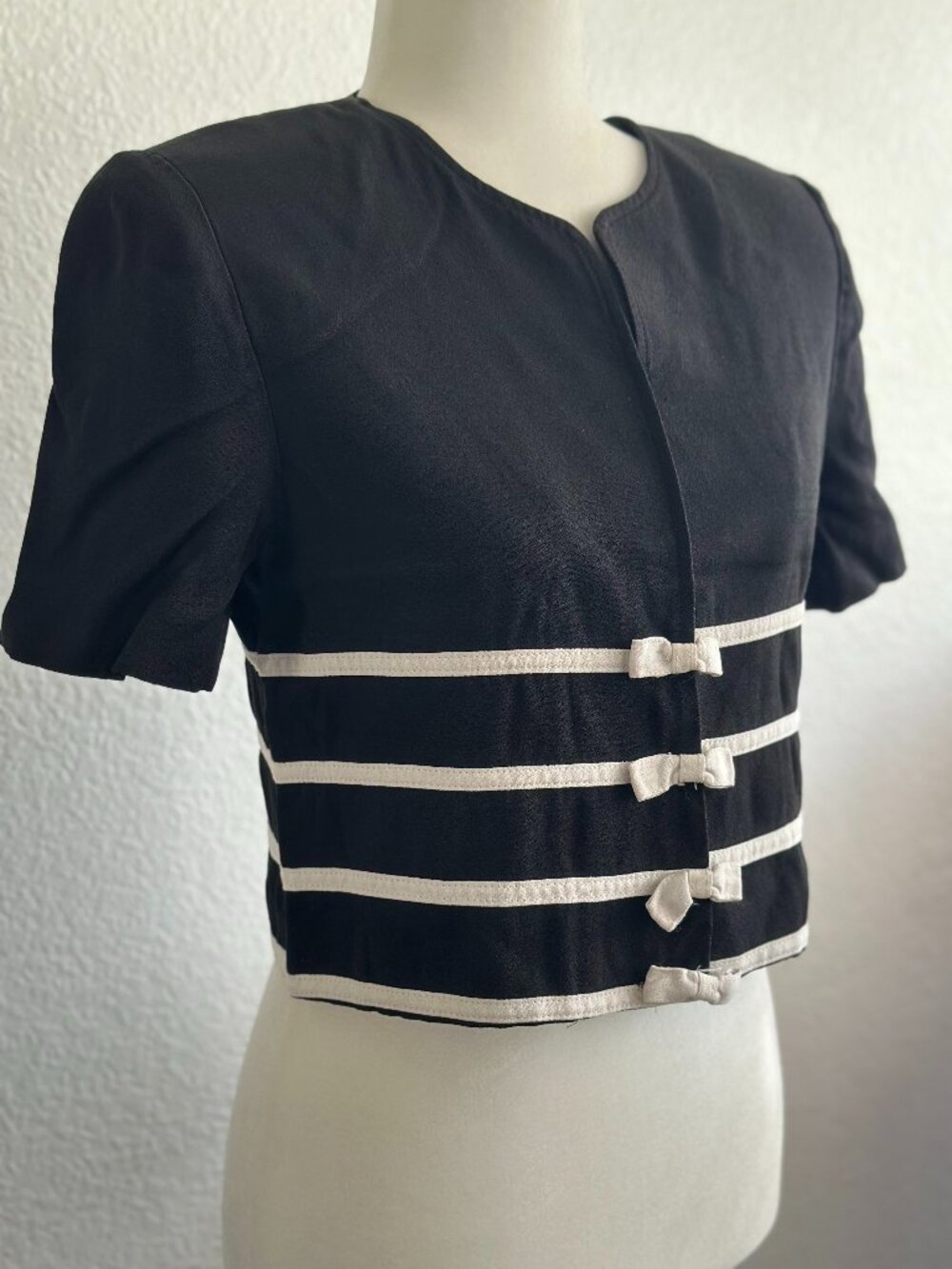 Vintage Taurus II Cropped Black Jacket Size M Bow Trim Short Sleeve Career Chic